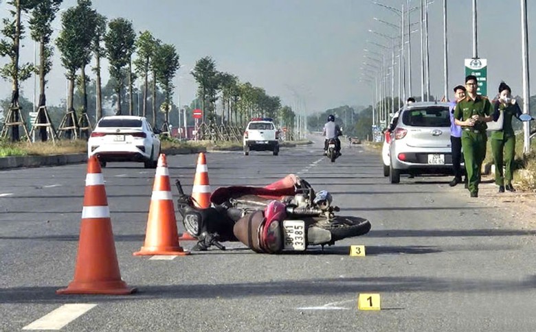 Hiện trường vụ tai nạn khiến b&agrave; Tiền thiệt mạng - Ảnh: Nguyễn Đ&agrave;o.