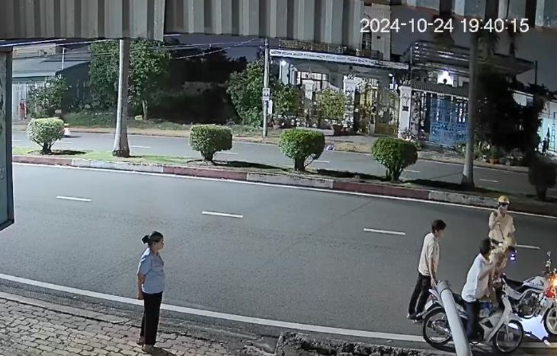 Tạm giữ người đ&agrave;n &ocirc;ng đ&aacute;nh CSGT ở B&igrave;nh Phước- Ảnh 2.