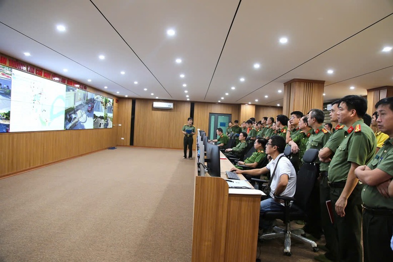 Nghệ An: Nghiệm thu hơn 600 &ldquo;mắt thần&rdquo; gi&aacute;m s&aacute;t, xử l&yacute; ANTT v&agrave; ATGT- Ảnh 2.