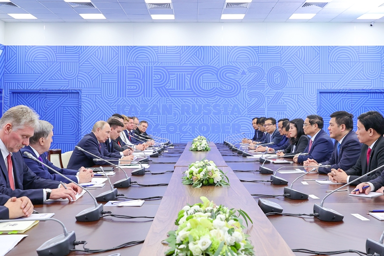 Thủ tướng Phạm Minh Ch&iacute;nh hội đ&agrave;m với Tổng thống Nga Vladimir Putin- Ảnh 4.