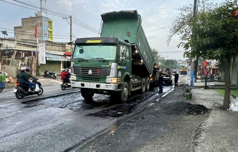 Xuy&ecirc;n đ&ecirc;m duy tu, dặm v&aacute; loạt đường lớn ở Đồng Nai- Ảnh 3.