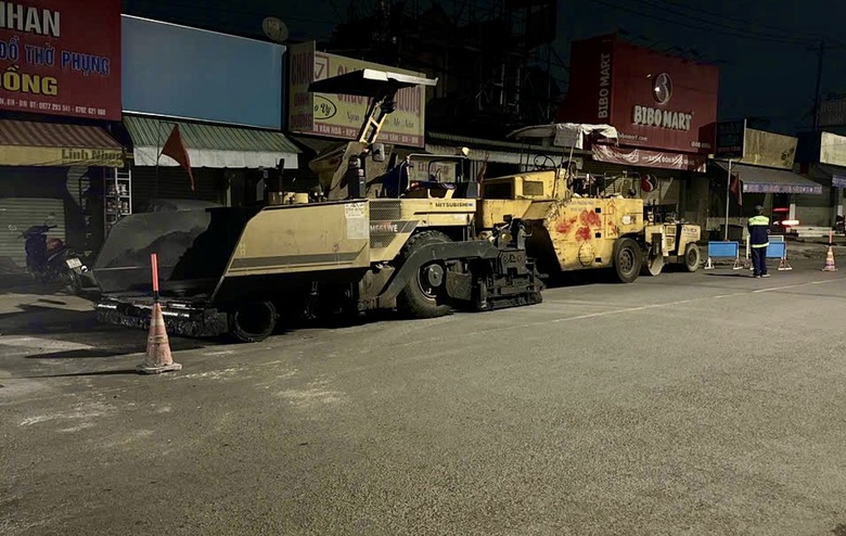 Xuy&ecirc;n đ&ecirc;m duy tu, dặm v&aacute; loạt đường lớn ở Đồng Nai- Ảnh 1.