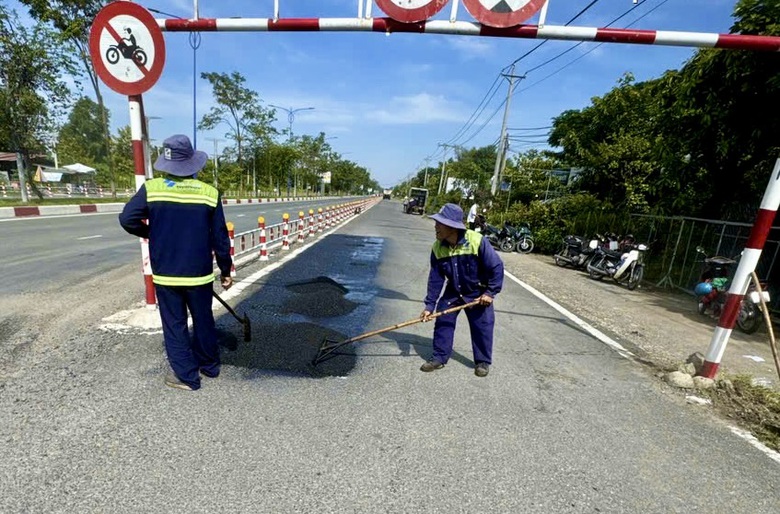 Xuy&ecirc;n đ&ecirc;m duy tu, dặm v&aacute; loạt đường lớn ở Đồng Nai- Ảnh 5.