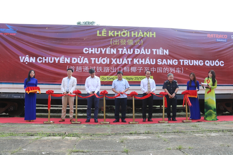 Khởi h&agrave;nh chuyến t&agrave;u đầu ti&ecirc;n xuất khẩu dừa tươi đi Trung Quốc- Ảnh 2.