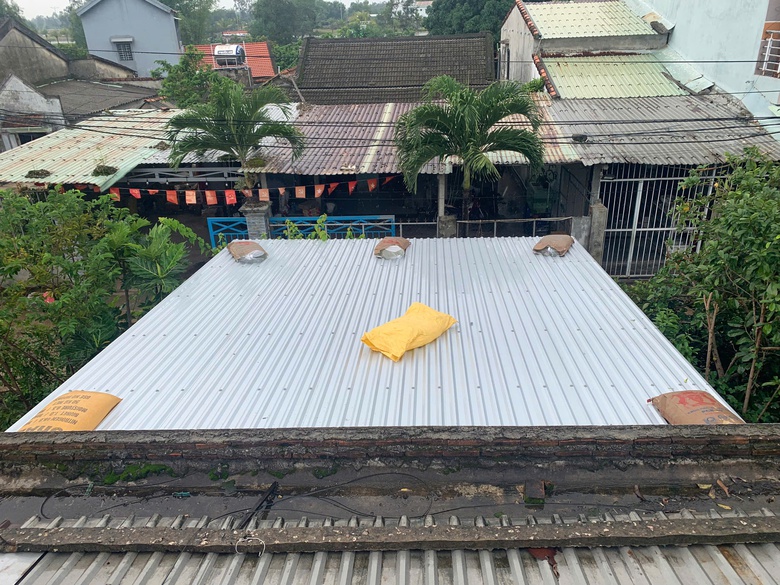 Quảng Nam: K&egrave; bờ s&ocirc;ng ngăn sạt lở, ch&egrave;n m&aacute;i nh&agrave; chống b&atilde;o Trami- Ảnh 7.