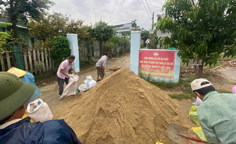 Quảng Nam: K&egrave; bờ s&ocirc;ng ngăn sạt lở, ch&egrave;n m&aacute;i nh&agrave; chống b&atilde;o Trami- Ảnh 6.