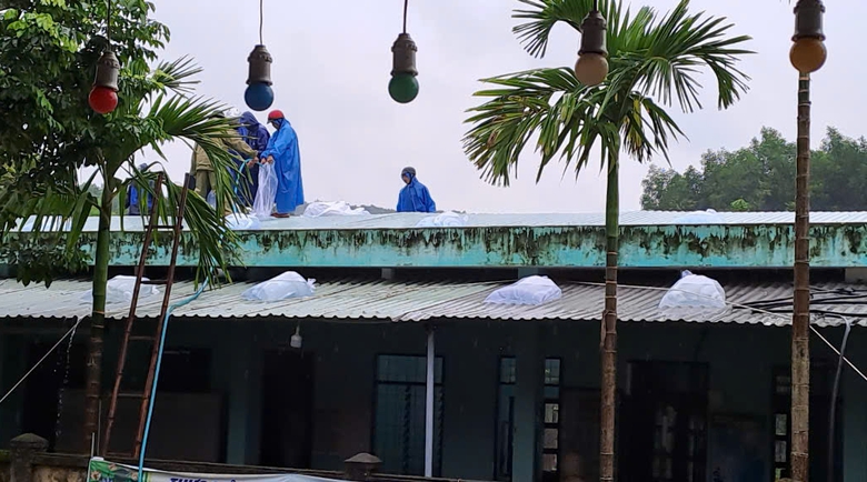 Người dân Quảng Nam hối hả chèn nhà chống bão Trami- Ảnh 6. Người dân Quảng Nam hối hả chèn nhà chống bão Trami- Ảnh 6.