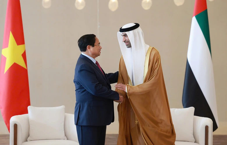 Thủ tướng đến Thủ đ&ocirc; Abu Dhabi, bắt đầu chuyến thăm ch&iacute;nh thức UAE- Ảnh 4.