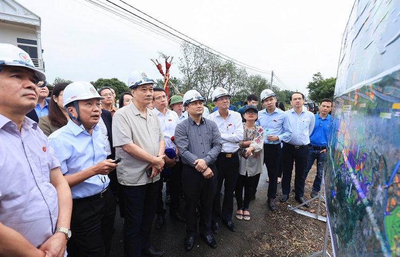 Đo&agrave;n c&ocirc;ng t&aacute;c Quốc hội khảo s&aacute;t thực tế dự &aacute;n đường sắt tốc độ cao Bắc - Nam- Ảnh 4.