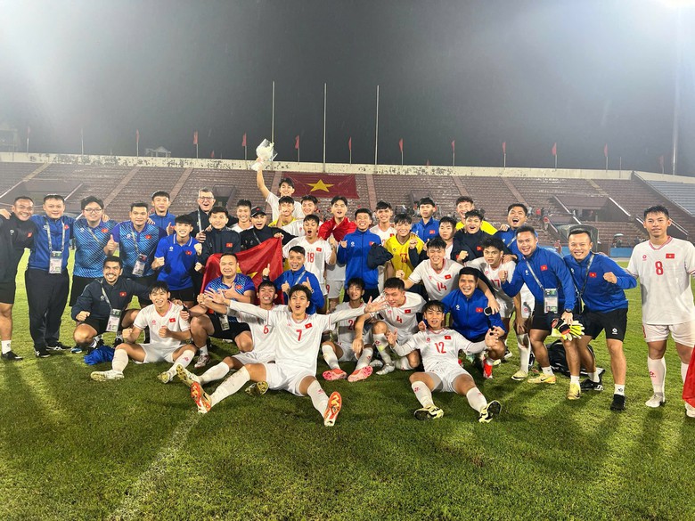 HLV U17 Việt Nam lý giải cách chơi kỳ lạ trong trận lấy vé đi tiếp ở giải châu Á- Ảnh 1. HLV U17 Việt Nam lý giải cách chơi kỳ lạ trong trận lấy vé đi tiếp ở giải châu Á- Ảnh 1.