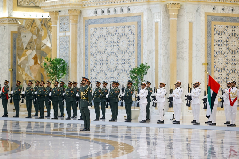 UAE bắn 21 ph&aacute;t đại b&aacute;c ch&agrave;o đ&oacute;n Thủ tướng Phạm Minh Ch&iacute;nh- Ảnh 2.