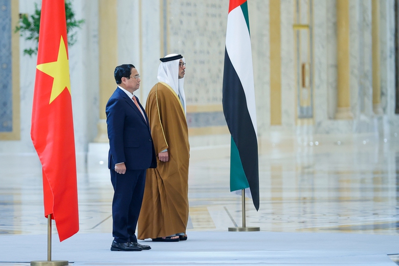 UAE bắn 21 ph&aacute;t đại b&aacute;c ch&agrave;o đ&oacute;n Thủ tướng Phạm Minh Ch&iacute;nh- Ảnh 3.