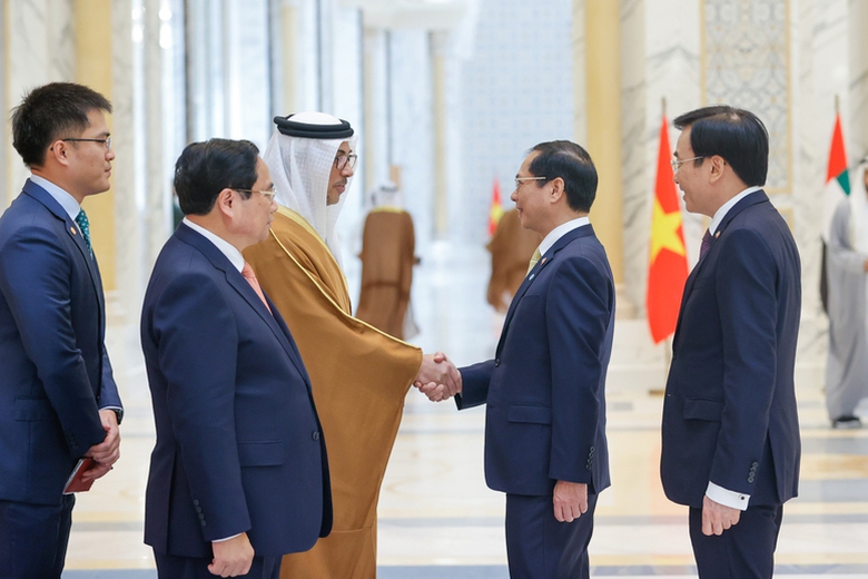 UAE bắn 21 ph&aacute;t đại b&aacute;c ch&agrave;o đ&oacute;n Thủ tướng Phạm Minh Ch&iacute;nh- Ảnh 9.