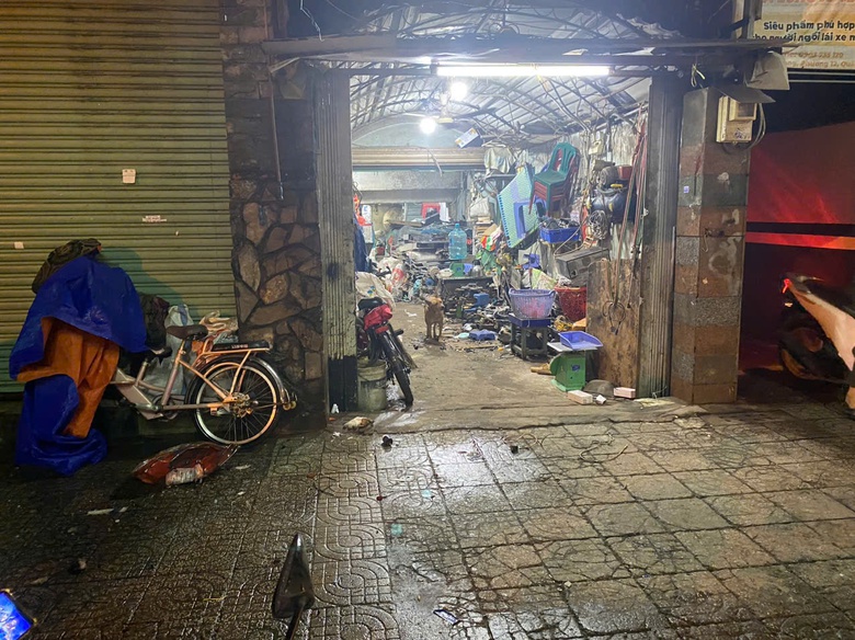 Phuy chứa dầu ở tiệm sửa xe ph&aacute;t nổ, một người bị bỏng nặng- Ảnh 2.