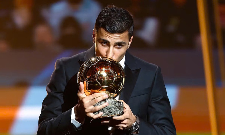 Ẵm Quả b&oacute;ng V&agrave;ng 2024, Rodri gi&uacute;p Man City đi v&agrave;o lịch sử- Ảnh 1.
