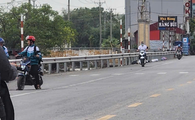 Th&aacute;i B&igrave;nh: Nguy cơ mất an to&agrave;n v&igrave; h&agrave;ng loạt biển b&aacute;o giao th&ocirc;ng chỉ c&ograve;n l&agrave; cọc sắt- Ảnh 2.