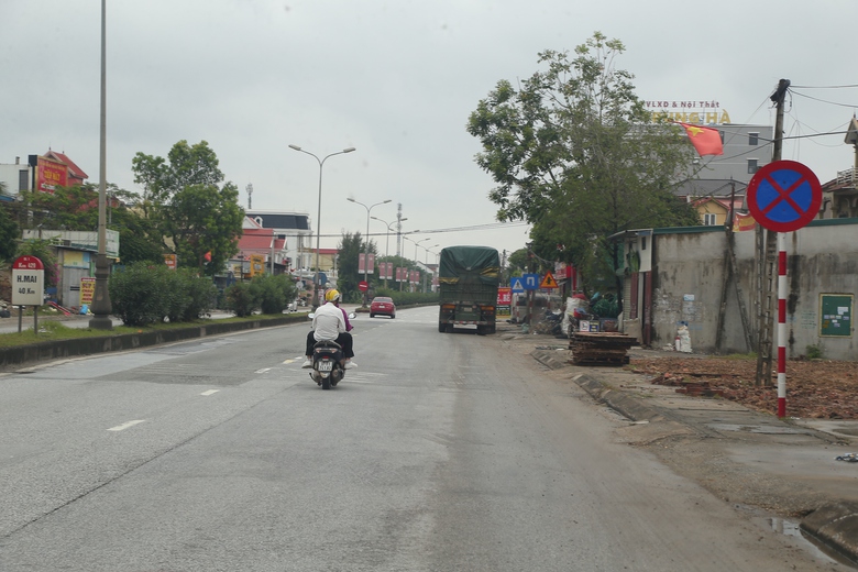 Nghệ An: Bất cập giao th&ocirc;ng ở ng&atilde; ba chợ Sy Nam tr&ecirc;n QL1, tai nạn r&igrave;nh rập người đi đường- Ảnh 2.