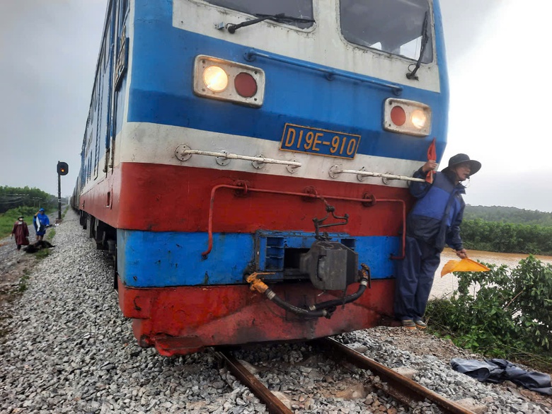 Th&ocirc;ng tuyến đường sắt qua Quảng Trị, chạy thử chuyến t&agrave;u h&agrave;ng đầu ti&ecirc;n- Ảnh 1.