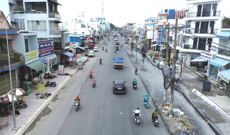 Ba dự &aacute;n ph&iacute;a T&acirc;y TP.HCM chậm tiến độ do vướng trụ điện, c&aacute;p viễn th&ocirc;ng- Ảnh 2.