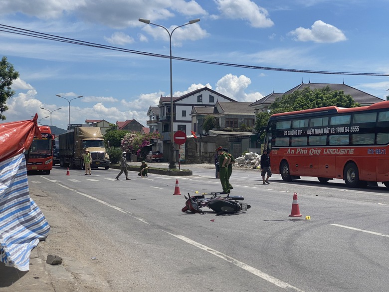 Nghệ An: Bất cập giao th&ocirc;ng ở ng&atilde; ba chợ Sy Nam tr&ecirc;n QL1, tai nạn r&igrave;nh rập người đi đường- Ảnh 3.