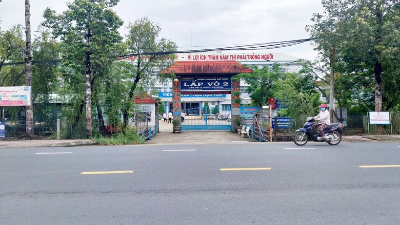 Cổng trường an to&agrave;n giao th&ocirc;ng ở Đồng Th&aacute;p được thực hiện ra sao?- Ảnh 1.