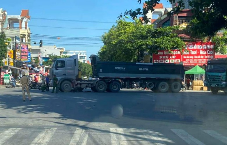 Hiện trường vụ tai nạn khiến người phụ nữ tử vong. Hiện trường vụ tai nạn khiến người phụ nữ tử vong.