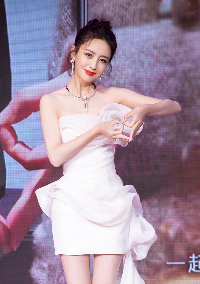 Đồng Lệ &Aacute; l&ecirc;n tiếng khi bị tố cặp k&egrave; quan chức, cầm đầu đường d&acirc;y bu&ocirc;n b&aacute;n t&igrave;nh dục- Ảnh 2.