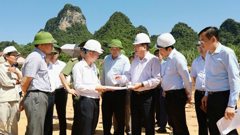 Thi đua 525 ngày đêm thông xe cao tốc Đồng Đăng - Trà Lĩnh- Ảnh 3. Thi đua 525 ngày đêm thông xe cao tốc Đồng Đăng - Trà Lĩnh- Ảnh 3.