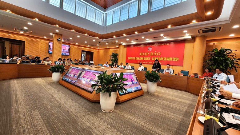 H&agrave; Nội vẫn c&ograve;n tr&ecirc;n 3.000 người phải sơ t&aacute;n do ngập lụt- Ảnh 1.