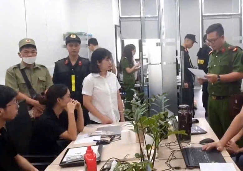 C&ocirc;ng an H&agrave; Nội triệt ph&aacute; vụ &aacute;n lớn, khởi tố gi&aacute;m đốc v&agrave; loạt l&atilde;nh đạo một c&ocirc;ng ty dược- Ảnh 1.