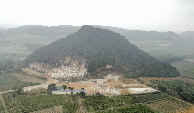 Dừng khai th&aacute;c kho&aacute;ng sản sau khi ph&aacute;t hiện hang động tại n&uacute;i Đụn- Ảnh 1.