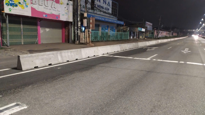 Lần lượt xử lý hư hỏng, ngập nước trên các tuyến quốc lộ qua Đồng Nai- Ảnh 2. Lần lượt xử lý hư hỏng, ngập nước trên các tuyến quốc lộ qua Đồng Nai- Ảnh 2.