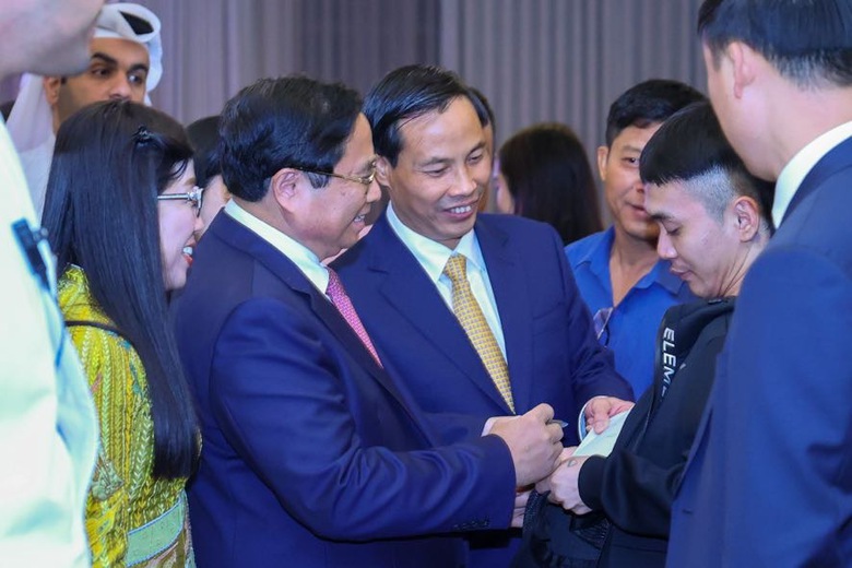 Thủ tướng Phạm Minh Ch&iacute;nh bắt đầu thăm ch&iacute;nh thức Qatar- Ảnh 5.