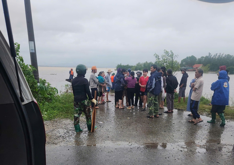 Tìm thấy thi thể người đàn ông bị lũ cuốn trôi khi di dời tài sản- Ảnh 1. Tìm thấy thi thể người đàn ông bị lũ cuốn trôi khi di dời tài sản- Ảnh 1.