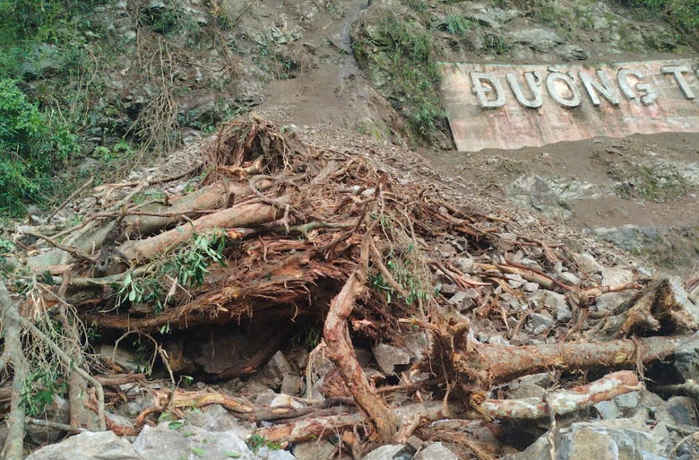 Khắc phục sạt lở đường Hồ Ch&iacute; Minh v&agrave; đường Trường Sơn Đ&ocirc;ng qua Kon Tum- Ảnh 3.