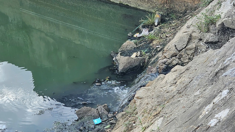 Hải Ph&ograve;ng: K&ecirc;nh Bắc Nam H&ugrave;ng "k&ecirc;u cứu" v&igrave; li&ecirc;n tục bị xả thải trộm- Ảnh 2.