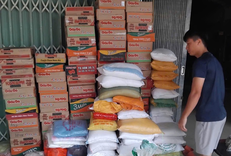 Người d&acirc;n L&agrave;ng Nủ gửi đồ cứu trợ đến rốn lũ Lệ Thủy- Ảnh 1.