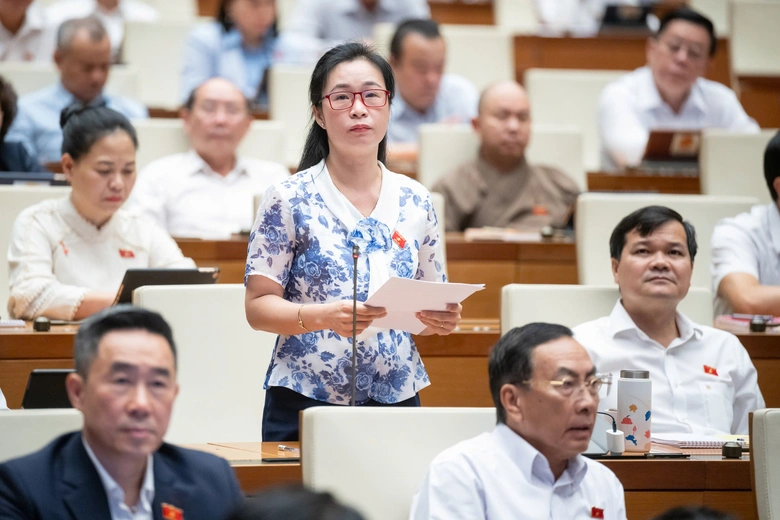 Đại biểu Quốc hội: Nhiều phụ huynh  nghĩ trường b&aacute;n bảo hiểm y tế lấy hoa hồng- Ảnh 1.