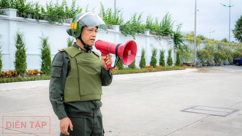Xem an ninh s&acirc;n bay Nội B&agrave;i diễn tập ứng ph&oacute; t&igrave;nh huống khủng bố đột nhập- Ảnh 2.