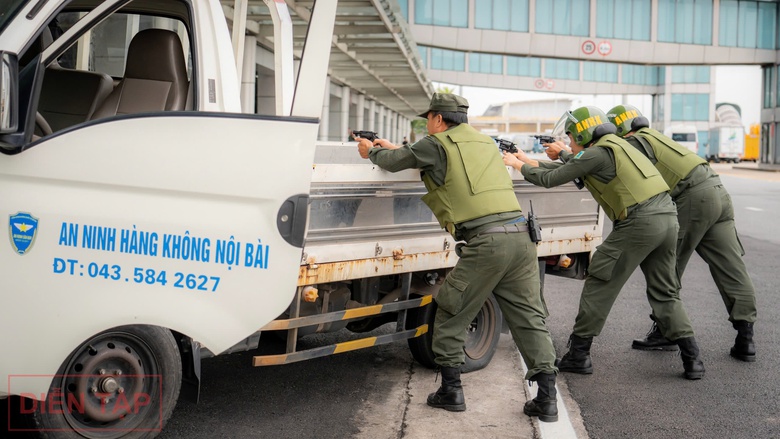 Xem an ninh s&acirc;n bay Nội B&agrave;i diễn tập ứng ph&oacute; t&igrave;nh huống khủng bố đột nhập- Ảnh 17.