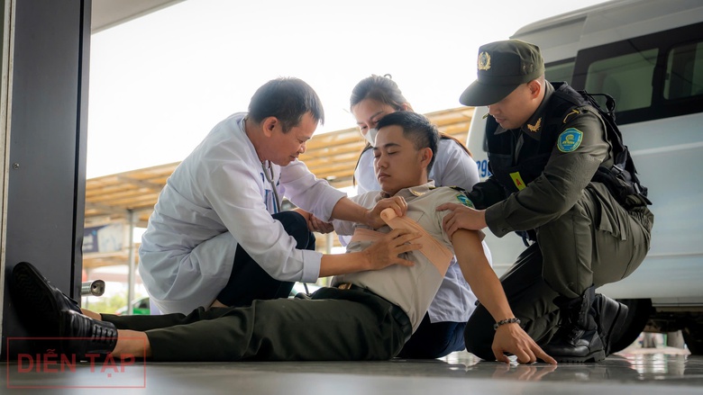 Xem an ninh s&acirc;n bay Nội B&agrave;i diễn tập ứng ph&oacute; t&igrave;nh huống khủng bố đột nhập- Ảnh 20.