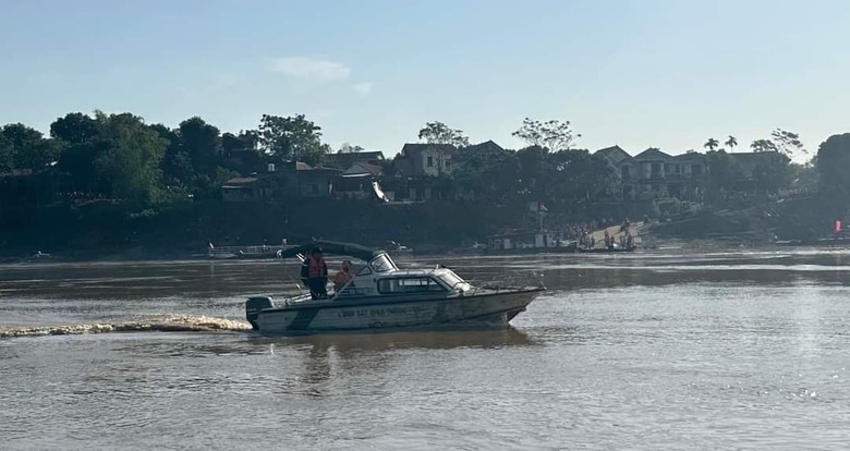 Những chuyến phà thay thế cầu phao Phong Châu có gì đặc biệt?- Ảnh 8. Những chuyến phà thay thế cầu phao Phong Châu có gì đặc biệt?- Ảnh 8.