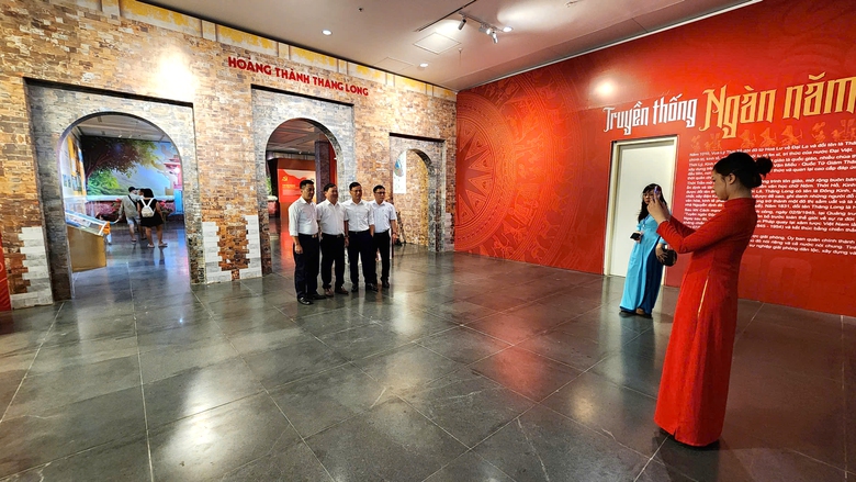 Kh&aacute;m ph&aacute; kh&ocirc;ng gian 2.500m2 t&aacute;i hiện th&agrave;nh tựu kinh tế, văn h&oacute;a, x&atilde; hội của Thủ đ&ocirc;- Ảnh 3.