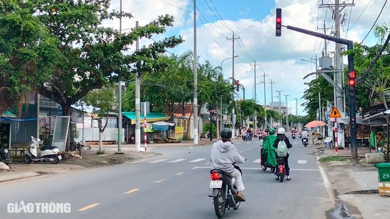 Bạc Li&ecirc;u: Vận h&agrave;nh hệ thống đ&egrave;n t&iacute;n hiệu ở n&uacute;t giao Cao Văn Lầu - H&agrave;m Nghi  - Ảnh 1.
