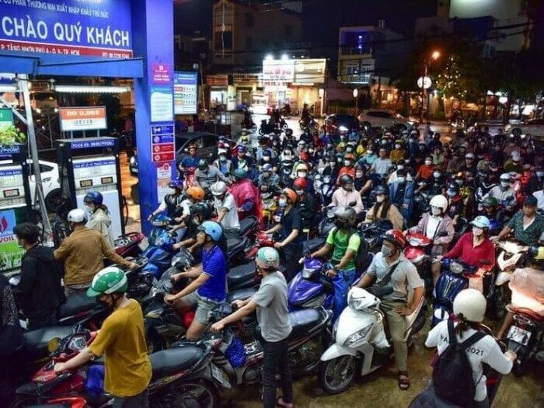 Kh&ocirc;ng cho thương nh&acirc;n ph&acirc;n phối xăng dầu mua h&agrave;ng của nhau l&agrave; phạm luật?- Ảnh 2.