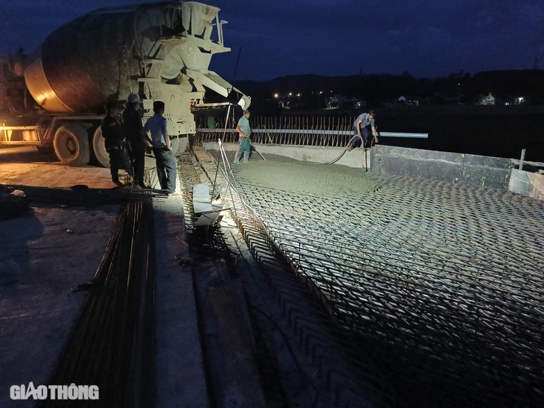 Đ&ecirc;m tr&ecirc;n c&ocirc;ng trường cao tốc Ho&agrave;i Nhơn - Quy Nhơn- Ảnh 6.