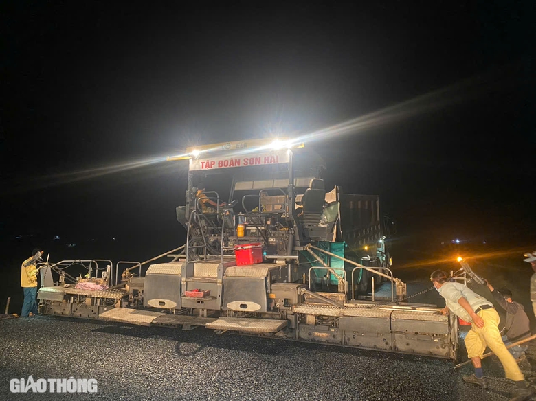 Đ&ecirc;m tr&ecirc;n c&ocirc;ng trường cao tốc Ho&agrave;i Nhơn - Quy Nhơn- Ảnh 3.