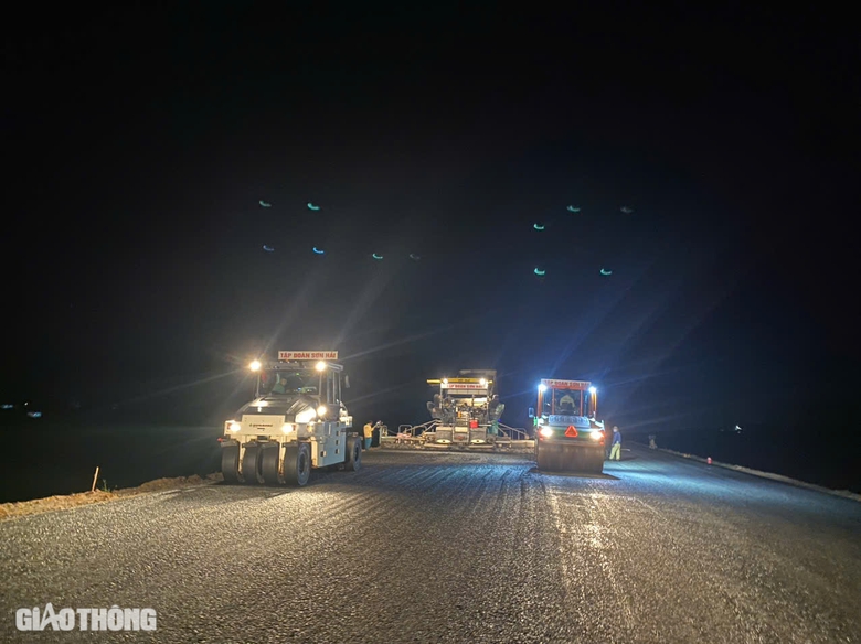 Đ&ecirc;m tr&ecirc;n c&ocirc;ng trường cao tốc Ho&agrave;i Nhơn - Quy Nhơn- Ảnh 2.