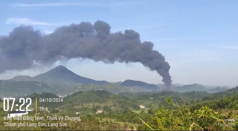 Đang cháy lớn tại xưởng sản xuất xe đạp, xe máy điện ở Lạng Sơn- Ảnh 1. Đang cháy lớn tại xưởng sản xuất xe đạp, xe máy điện ở Lạng Sơn- Ảnh 1.