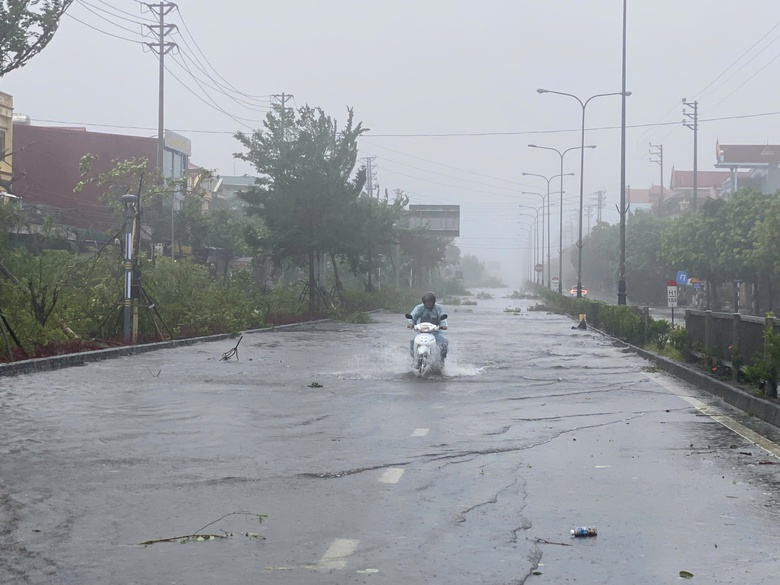 Quảng Ninh ưu ti&ecirc;n kh&ocirc;i phục hạ tầng giao th&ocirc;ng bị hư hỏng sau mưa b&atilde;o- Ảnh 1.